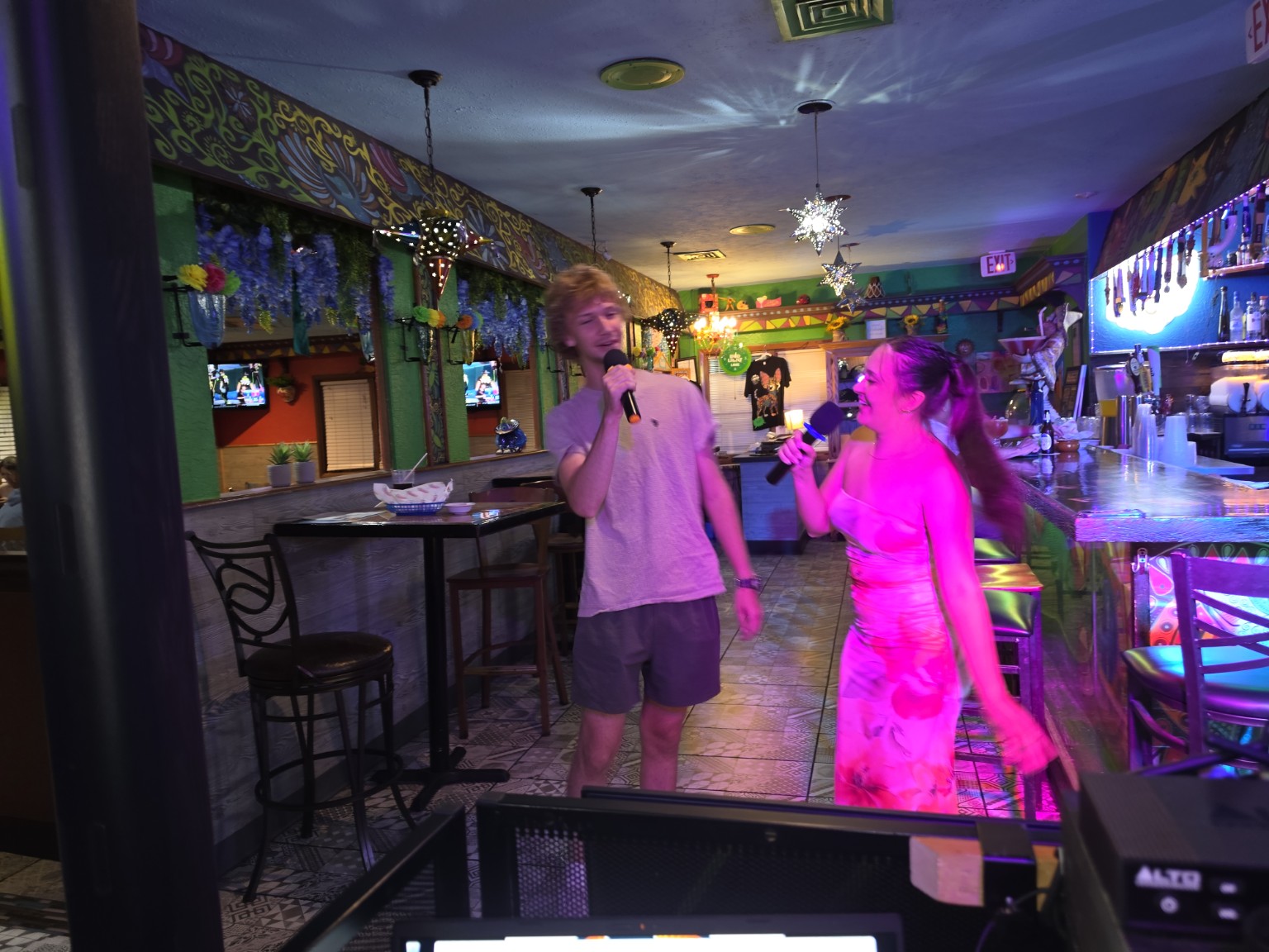 Two singers performing karaoke together at Los Cabos