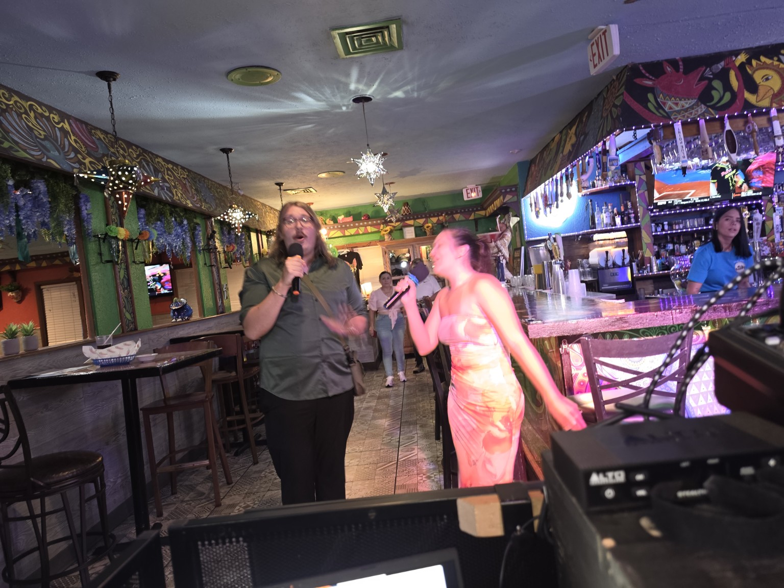 A karaoke duet at Los Cabos